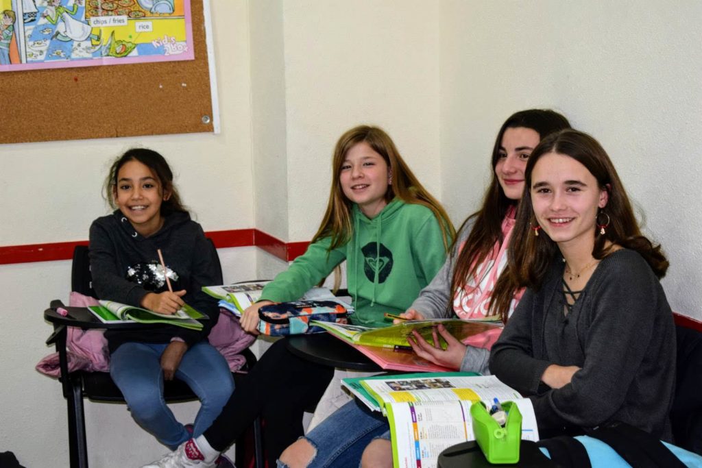 English classes for teenagers from 12 to 13 years old photo